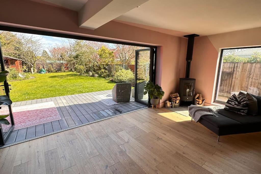 Formby, Spacious True Bungalow Steps From Beach Esterno foto
